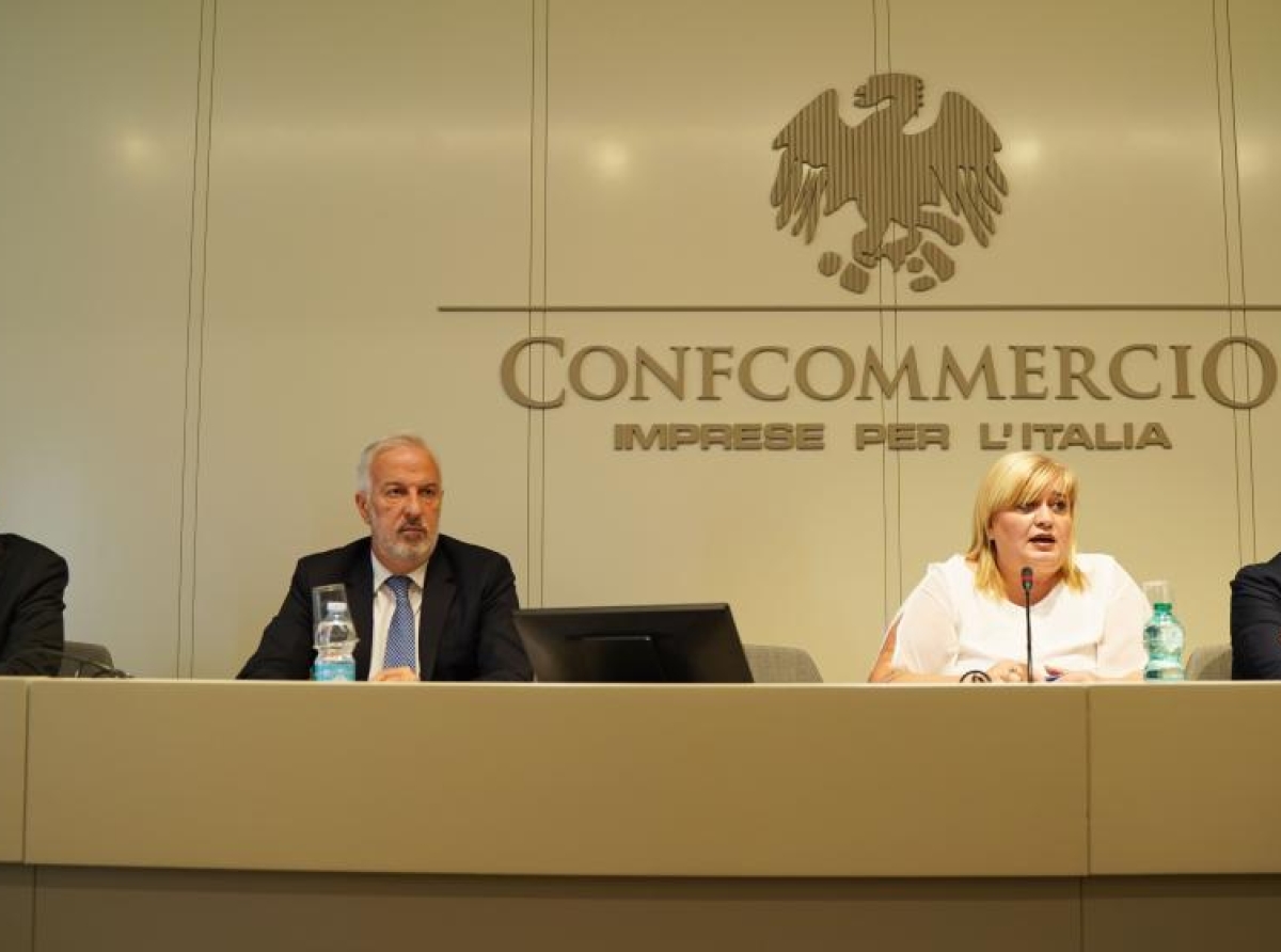 "PRONTI A RINNOVARE IL CCNL TERZIARIO, I NOSTRI SALARI GIÀ TUTTI SOPRA I 9 EURO"