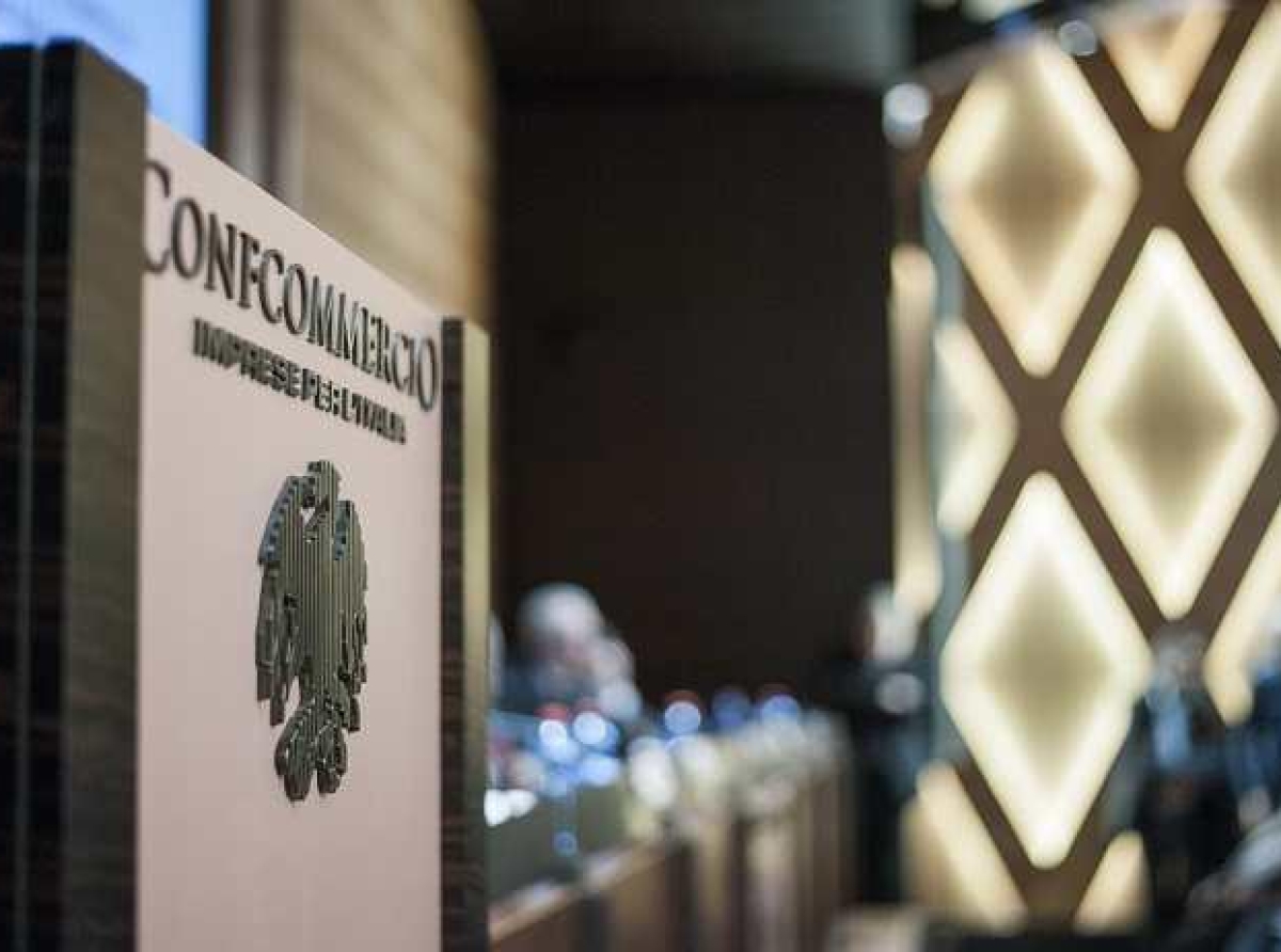 CONFCOMMERCIO:“L’ECONOMIA È FERMA, NECESSARIA UNA SCOSSA”